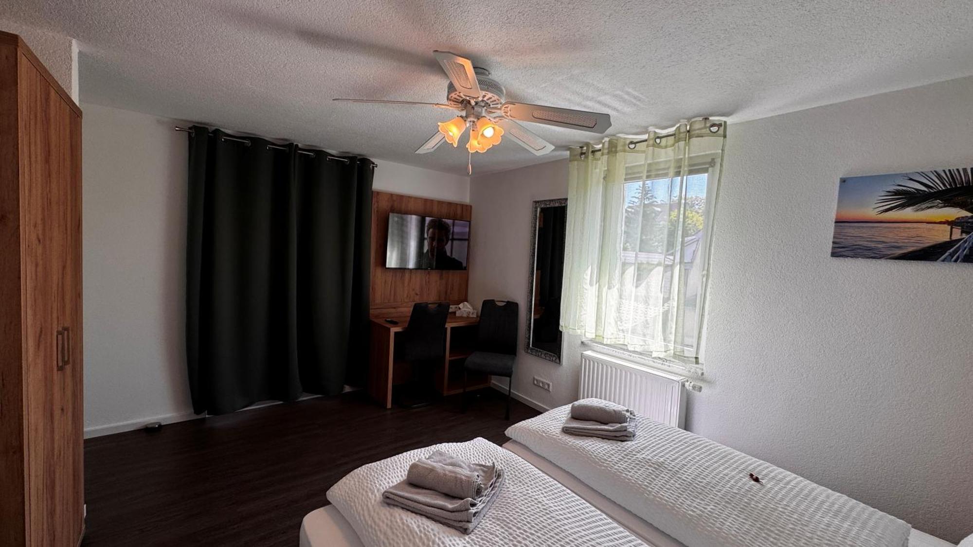 Bodensee Sunshine Zimmer & Apts. ウールディンゲン・ミュールホーフェン エクステリア 写真