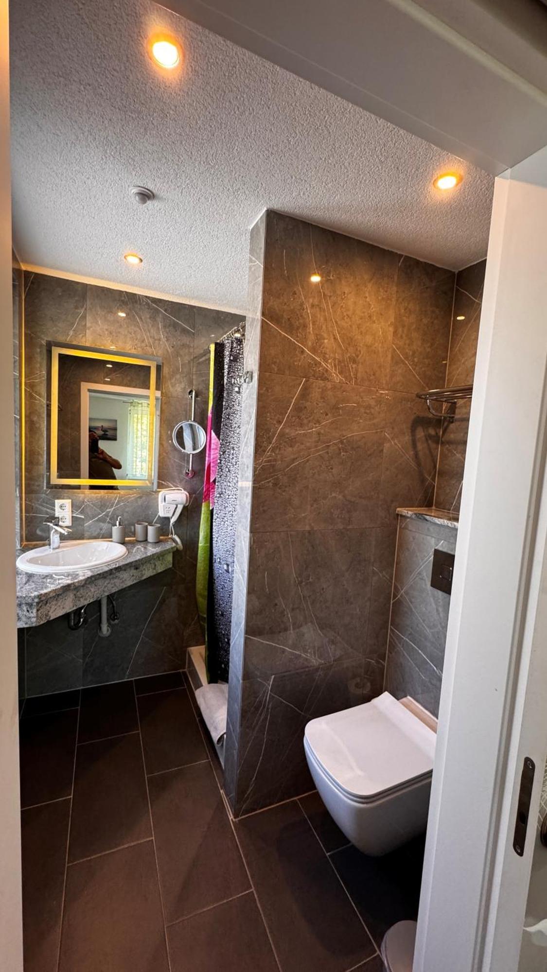 Bodensee Sunshine Zimmer & Apts. ウールディンゲン・ミュールホーフェン エクステリア 写真